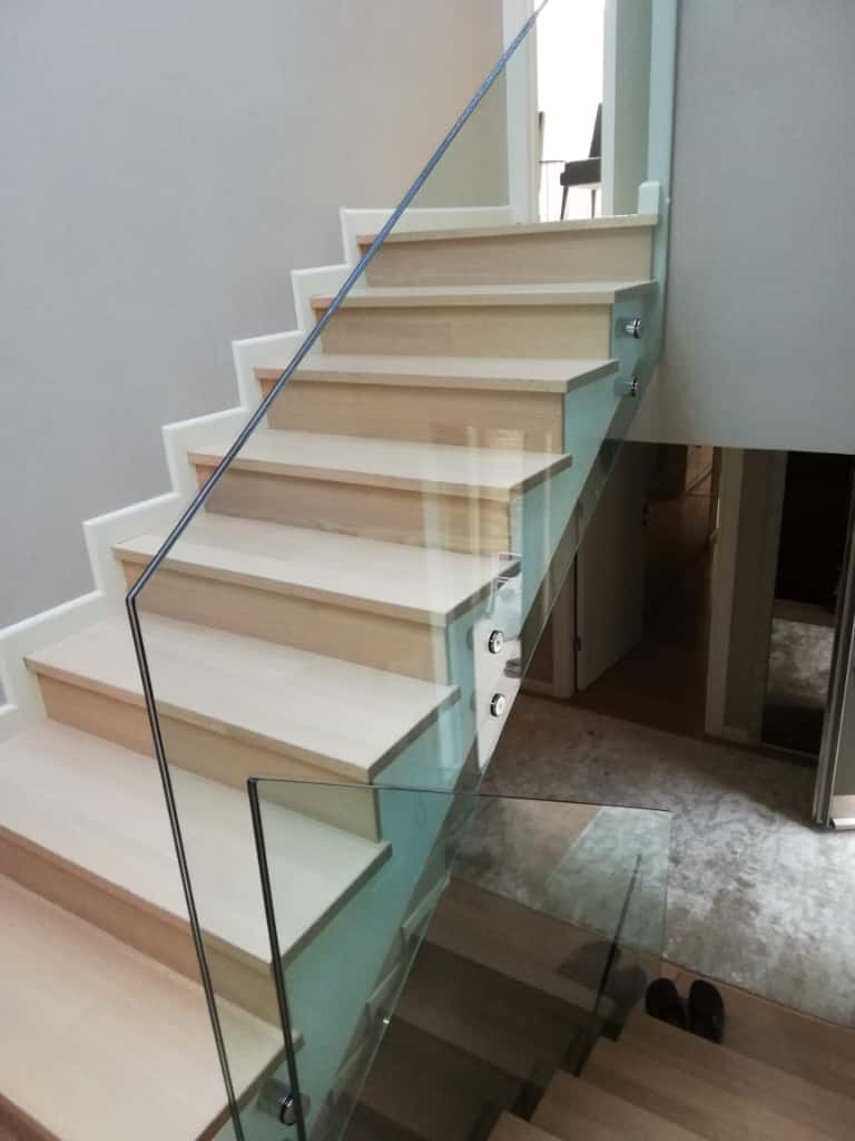 Küpeşte merdiven cam küpeşte